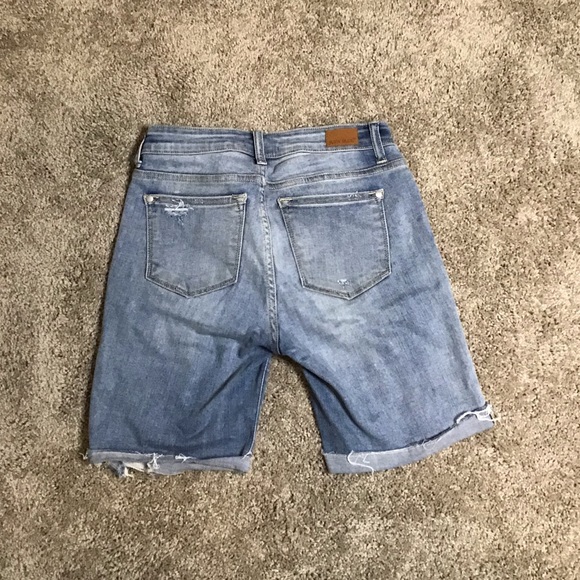 Destroyed Bermuda denim shorts - Picture 3 of 3